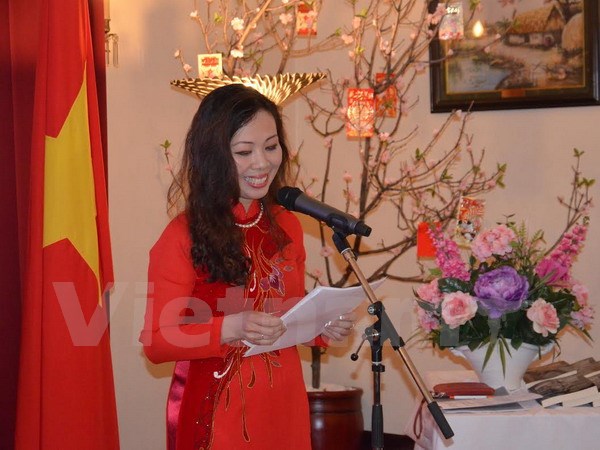 Book about President Ho Chi Minh introduced in Canada